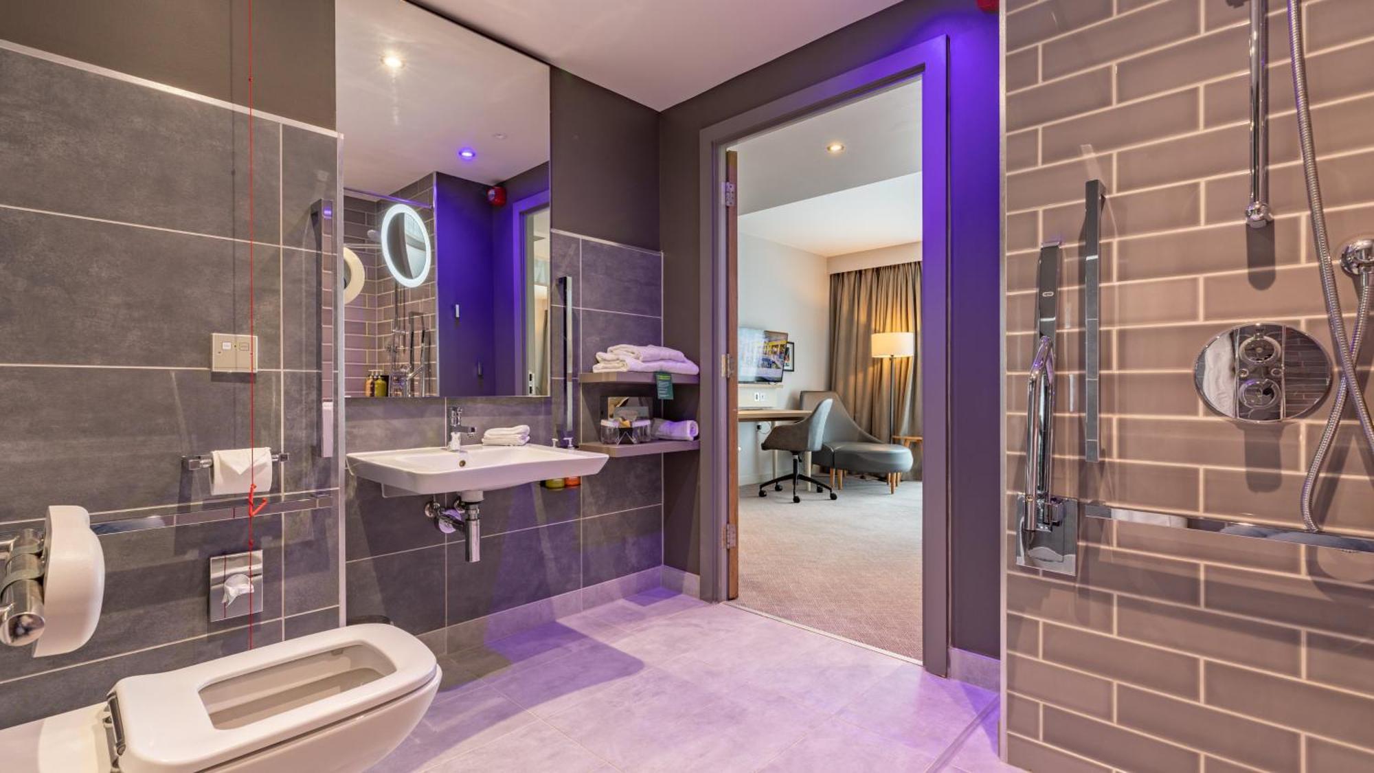 Chambre Lit King-Size Standard - Accessible aux Personnes à Mobilité Réduite